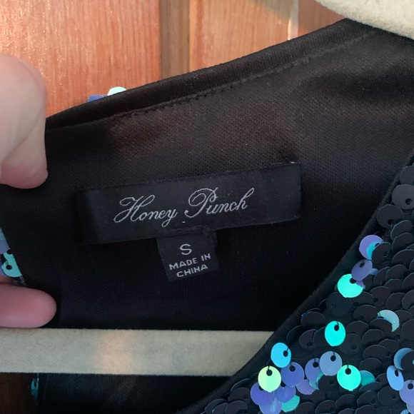 SO FUN! Small Sequin Mini-Dress. - Picture 7 of 8